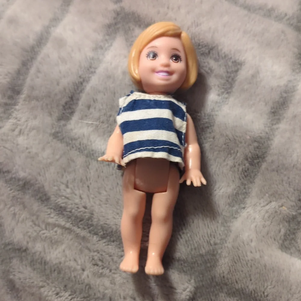 5 Mattel Barbie Chelsea, Stacie‎ dolls and accessories